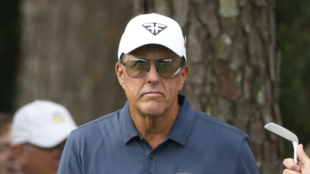 DJ shares pic smooching Paulina Gretzky after 'amazing' first year of marriage