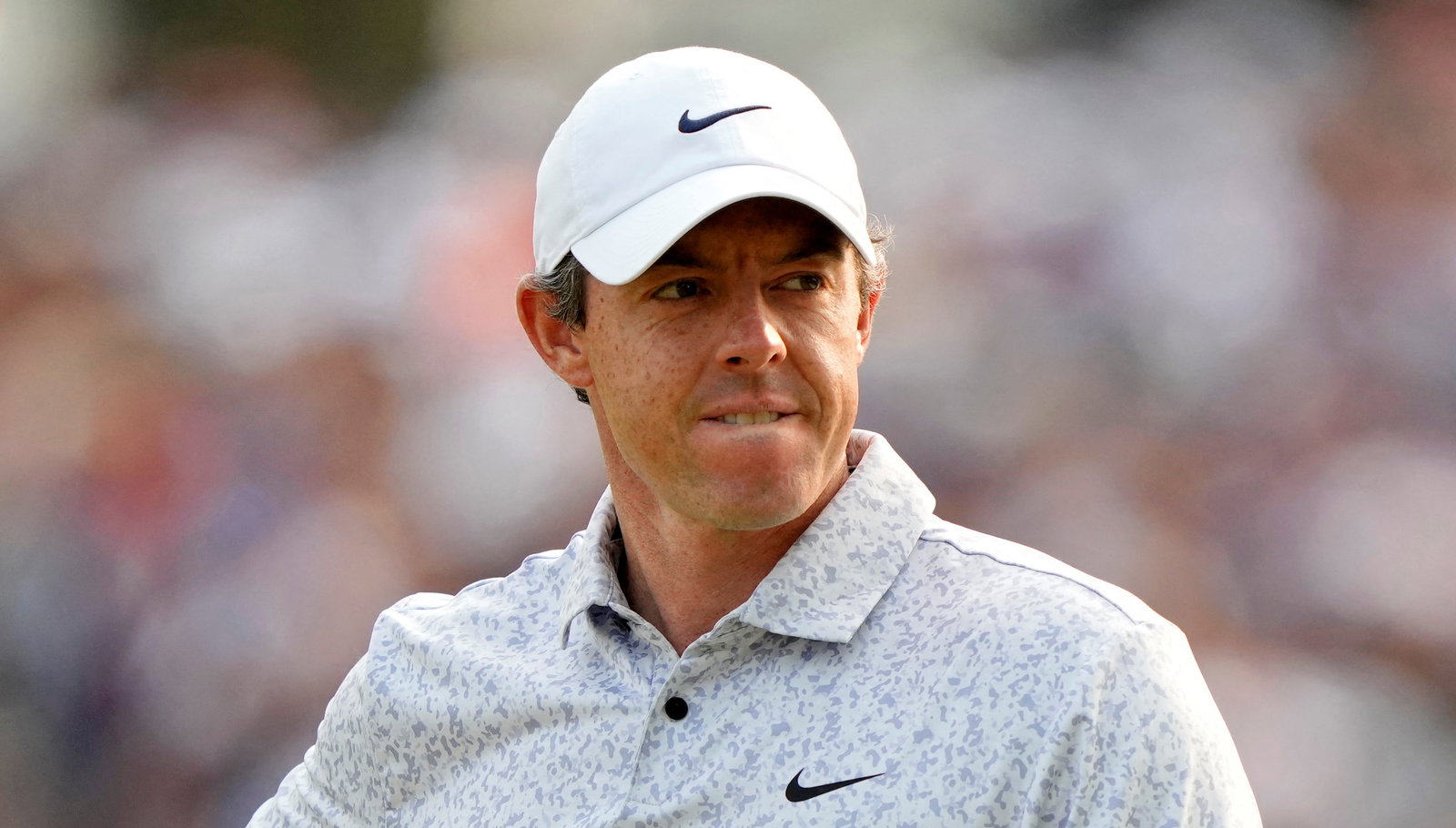 Si Woo Kim ends up on the GROUND after Keith Mitchell's errant shot at US Open!