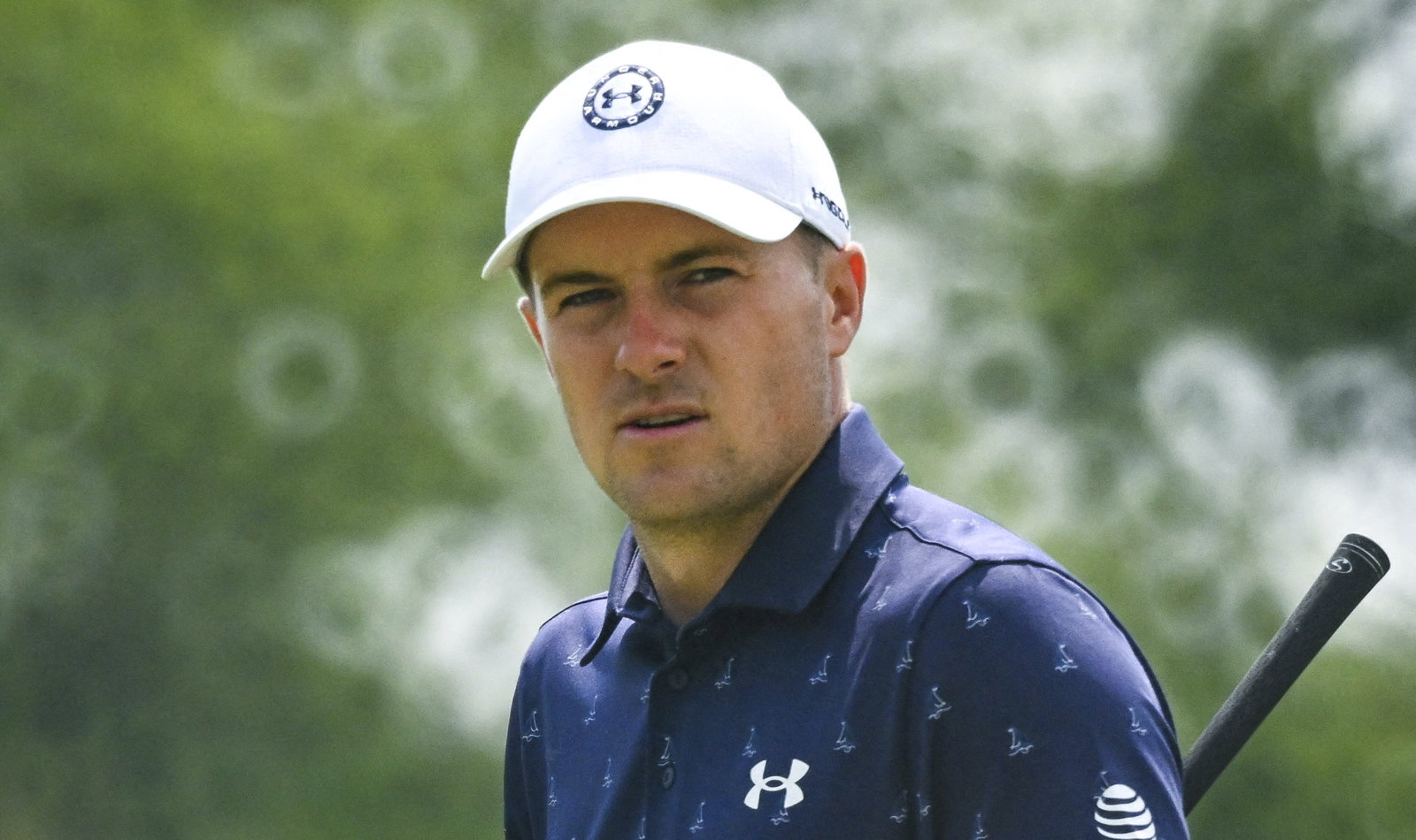 WATCH: Jordan Spieth can only laugh after train honking interrupts his putt