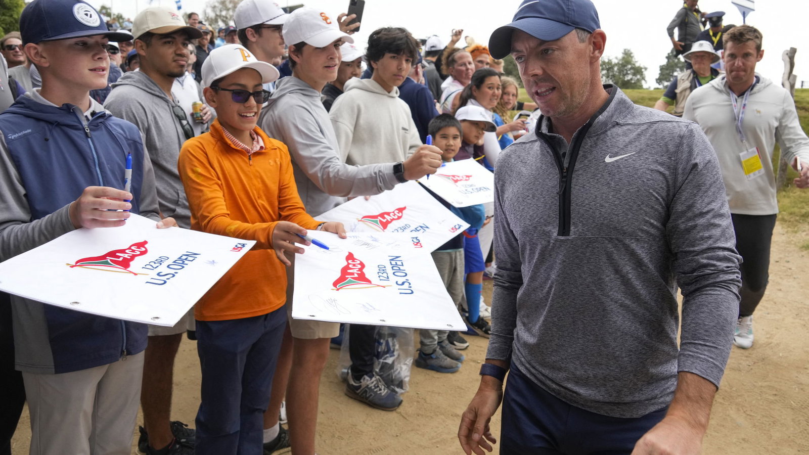 Persistent heckler cracks up Rory McIlroy at US Open: "Rooooooory!"