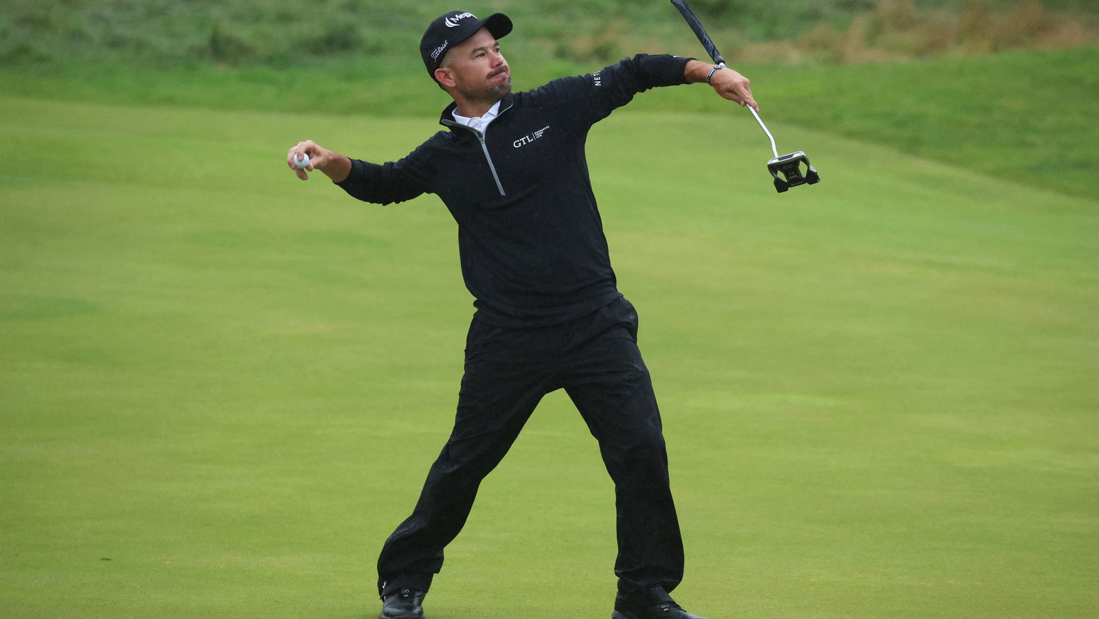 Golf fans frustrated by Brian Harman's waggles: "Thought my TV was glitching!"