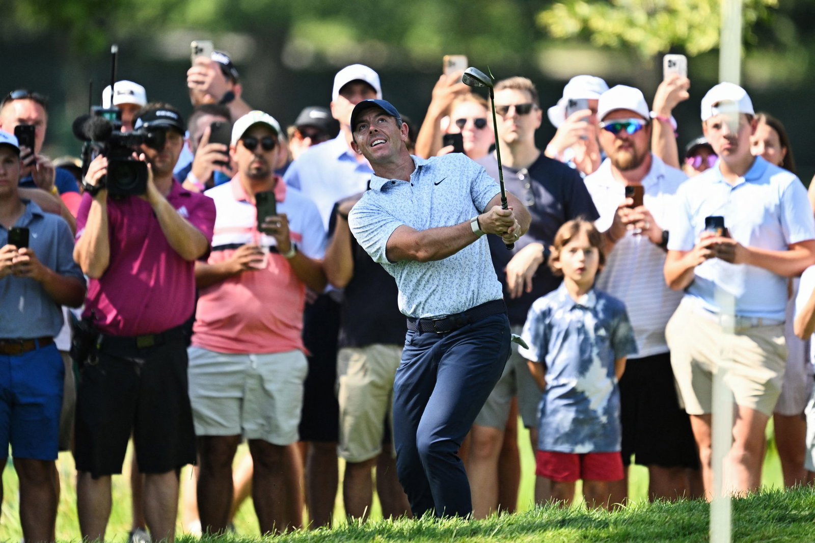 Tour pro hits four consecutive balls in the water en route to 17-over (!) 89