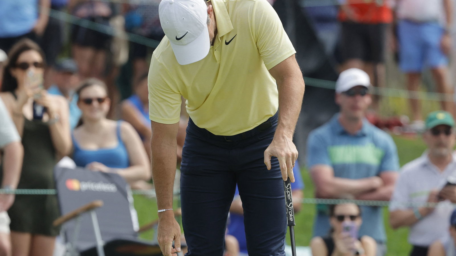 Rory McIlroy makes costly bogey after showdown with a frog (!) at the Players