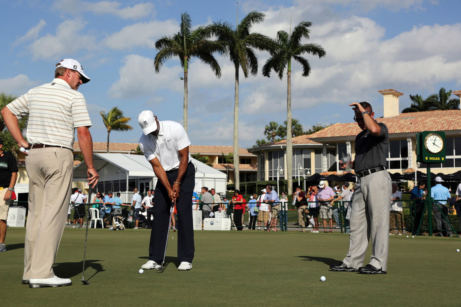 Putting: Favour your dominant hand