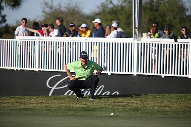 Meet the pro who plays with two putters