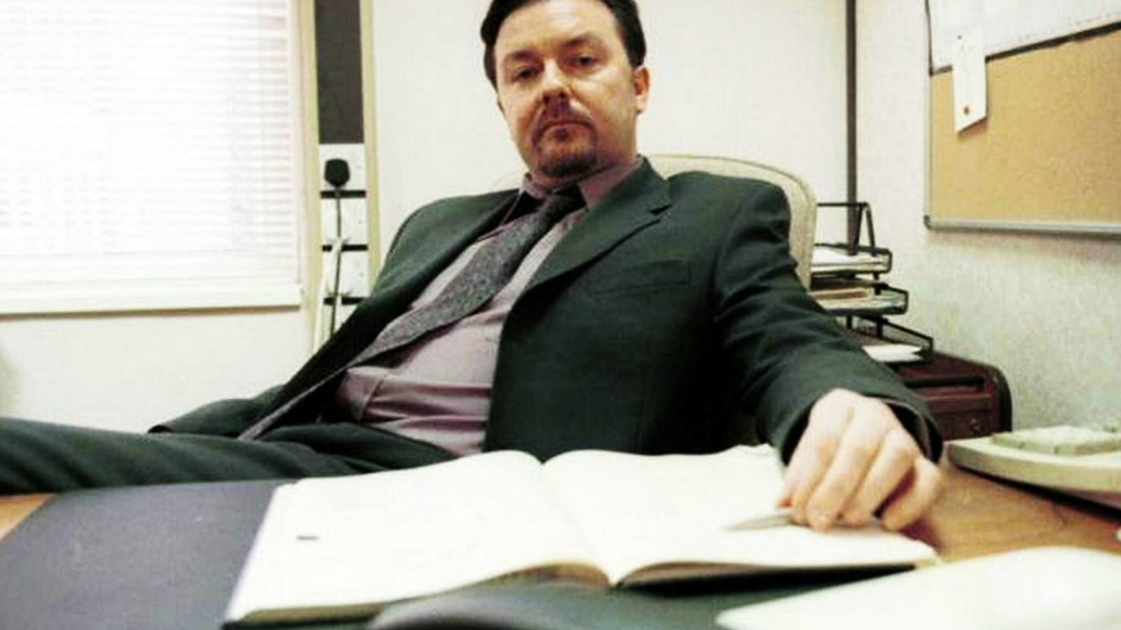 Ricky Gervais impersonator in hilarious new golf video