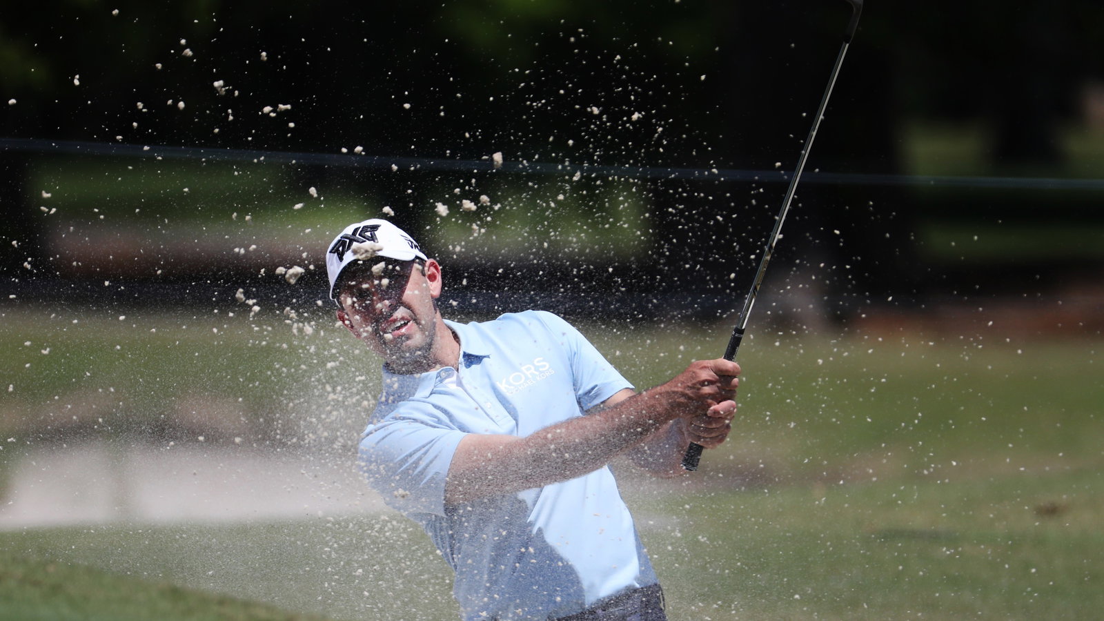 Charl Schwartzel shows exactly how to get out a plugged lie
