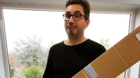 Man buys wife expensive jewellery on eBay but he's sent GOLF CLUBS instead!