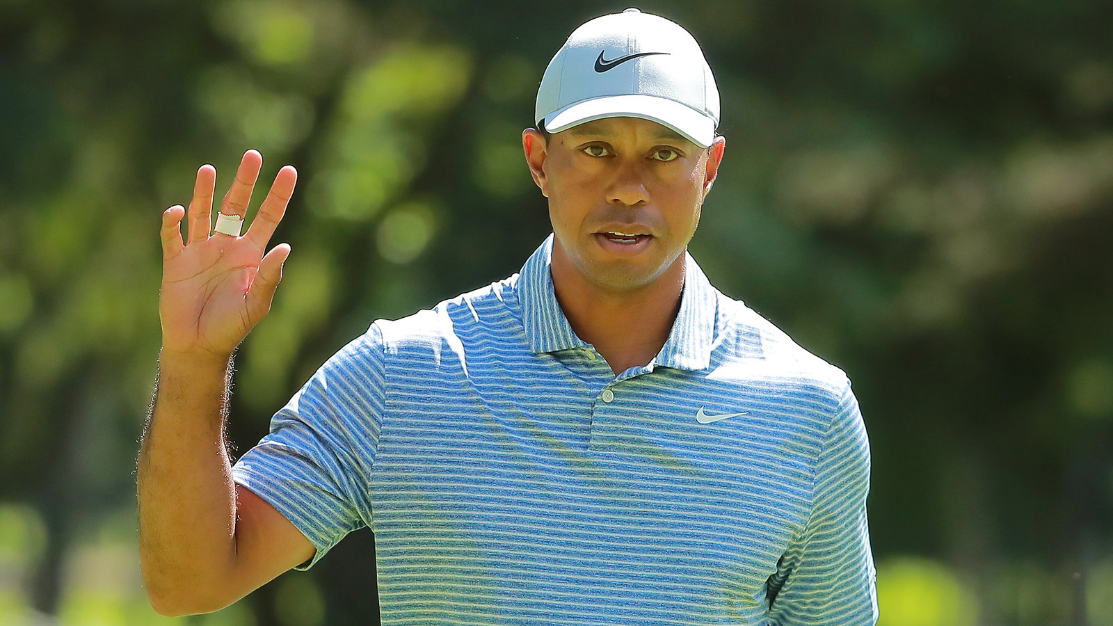 WATCH: Woods plays VINTAGE TIGER shot from bunker at WGC Mexico...