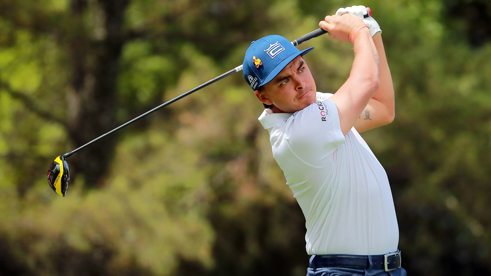 Rickie Fowler hits SHANK then takes ILLEGAL DROP from shoulder height!