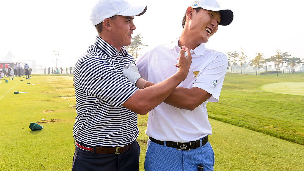 danny lee pranks rickie fowler at airport