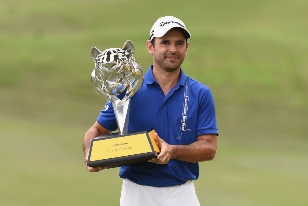 Is this Tiger Woods responding to Trump's 'travel ban'?