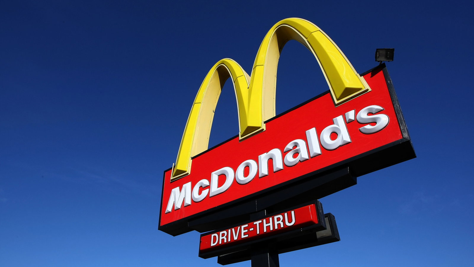 drunkard steals golf buggy and drives 15 miles to get a mcdonald's