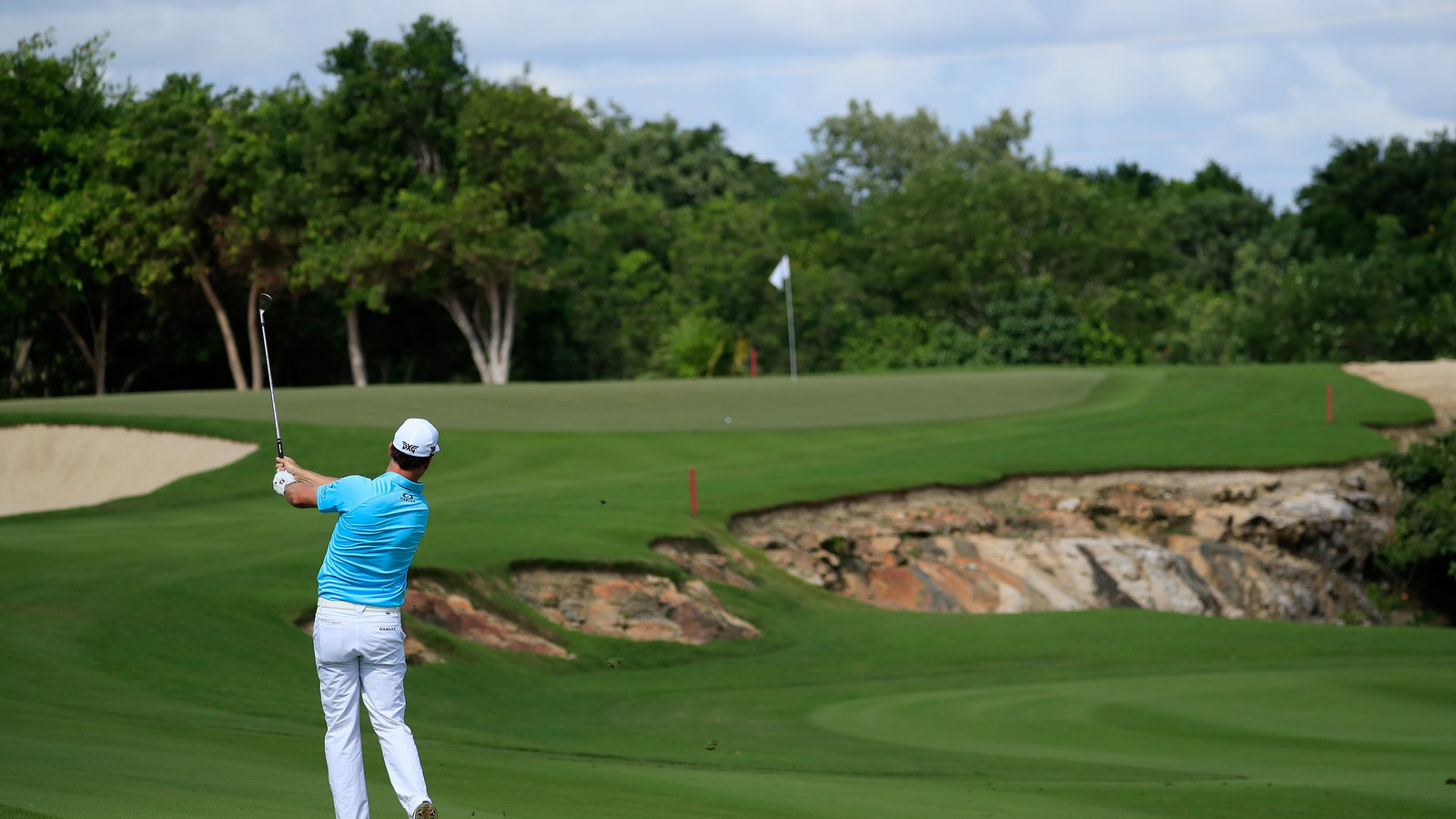 How to hit the low skinny pitch like Zach Johnson