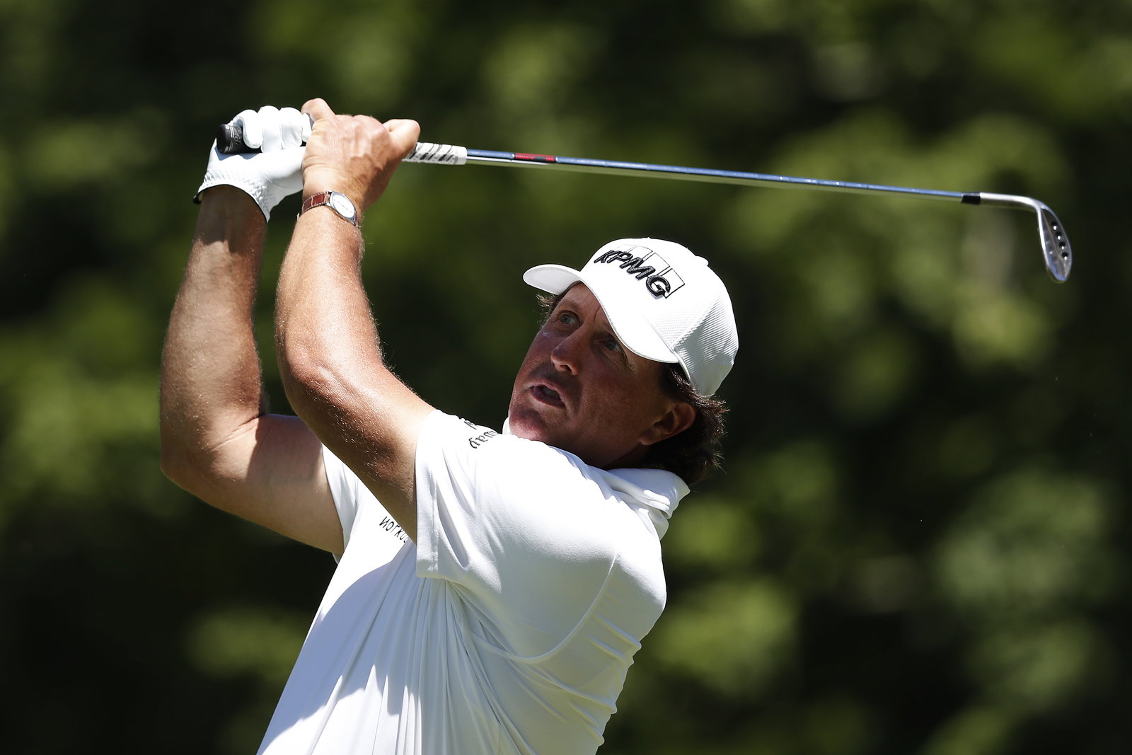 Saunders uses Arnold Palmer's putter at Greenbrier - finishes T5