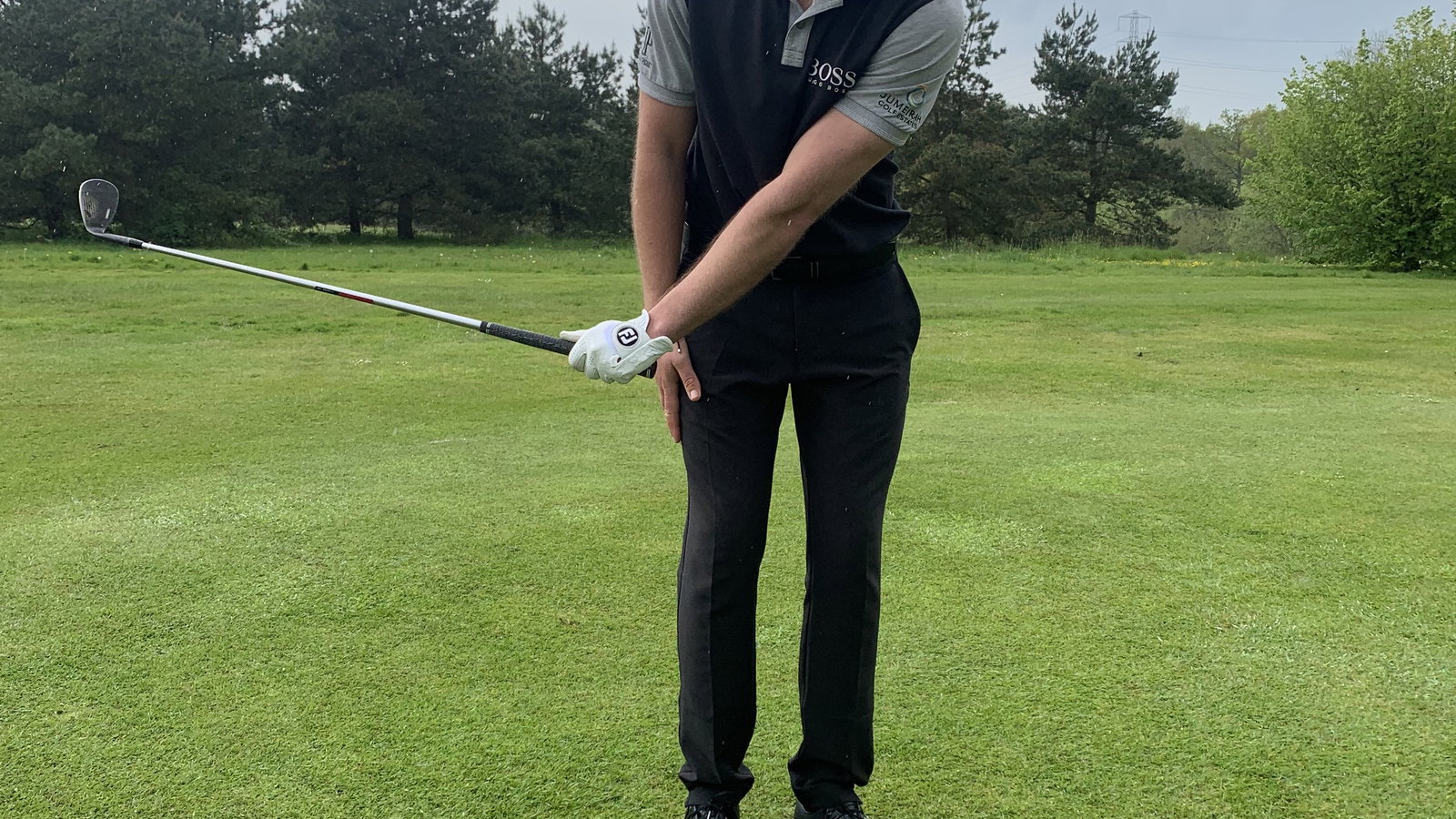 Best Golf Tips: How to improve your chipping with the ONE-HANDED Drill