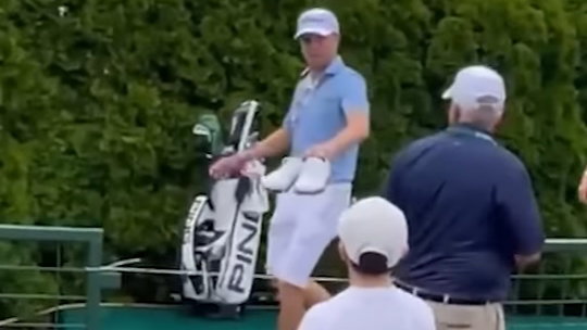 Justin Thomas gives little fan HIS GOLF SHOES at the Northern Trust!