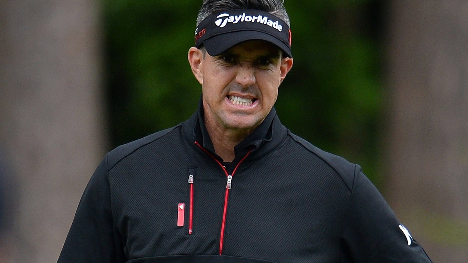 kevin pietersen shows kevin na how to go about a tap in putt