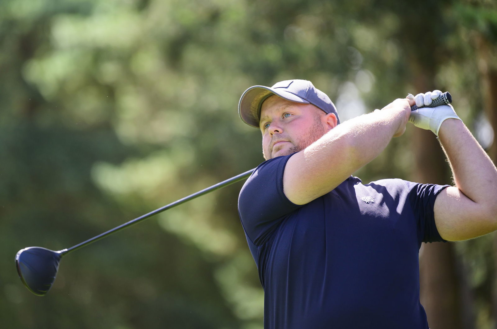 Golfer absolutely LOSES IT on the course after duffing shot 