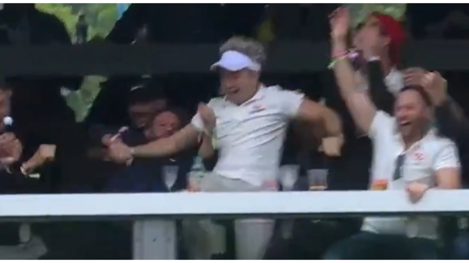 WATCH: 'Ian Poulter' tumbles (!) from barstool at LIV Golf Hong Kong