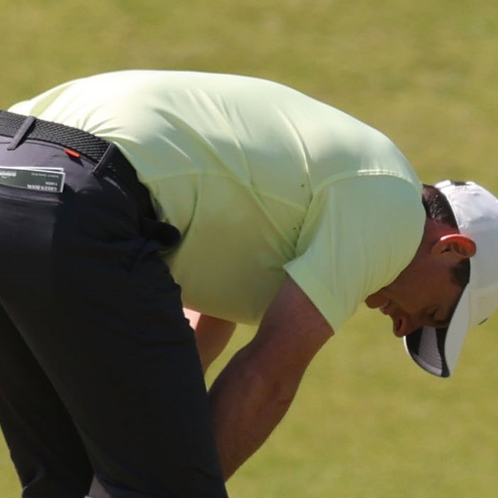 Rory McIlroy DUFFS three chip shots and then BLAMES his wedge!