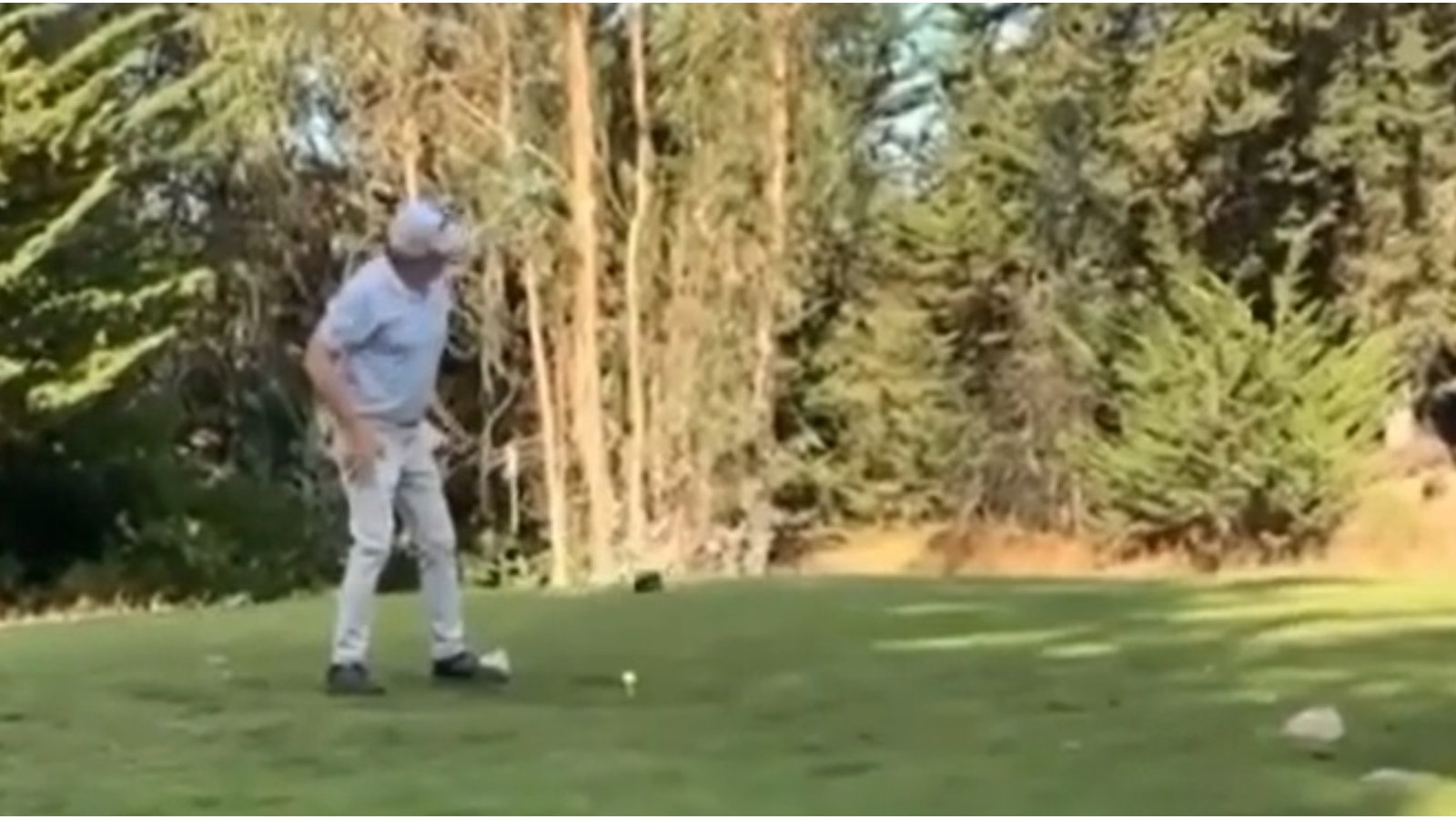 "What's up with the T-Rex arms?": Golf fans react to BIZARRE pre-shot routine