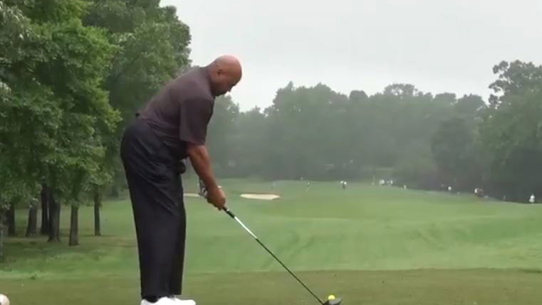 Charles Barkley has a NEW SWING and golf fans are loving it