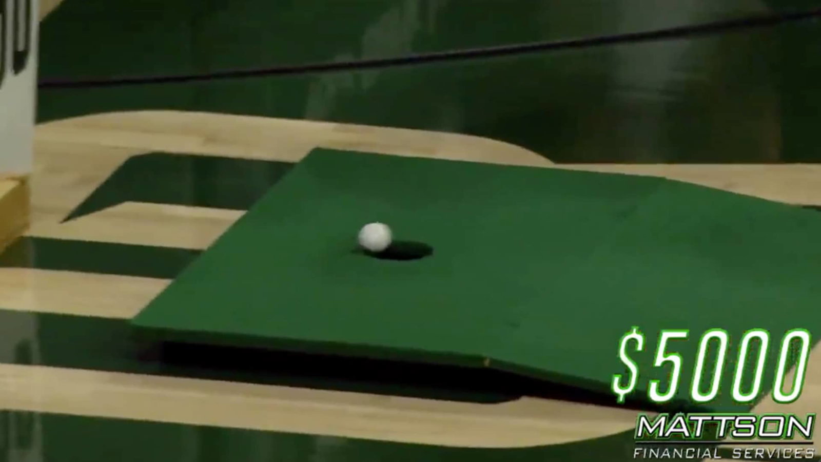 Man sinks full-court putt to win $5000