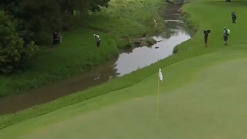 Social media reacts to shot out of KNEE-HIGH ROUGH on European Tour