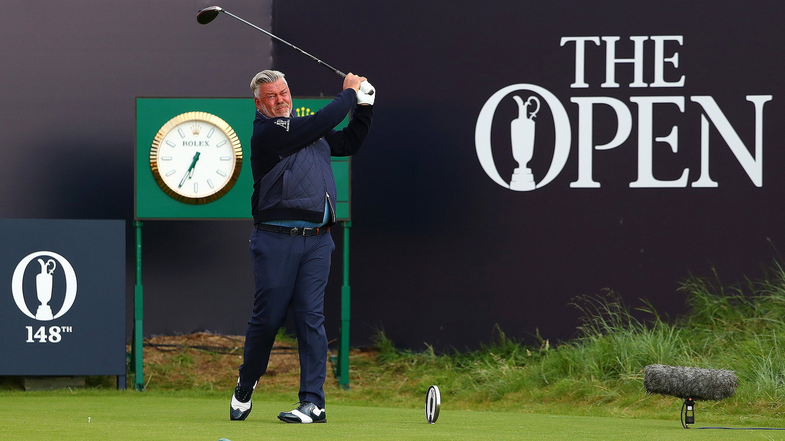 Rory McIlroy smashes lady's mobile phone at Open, social media reacts