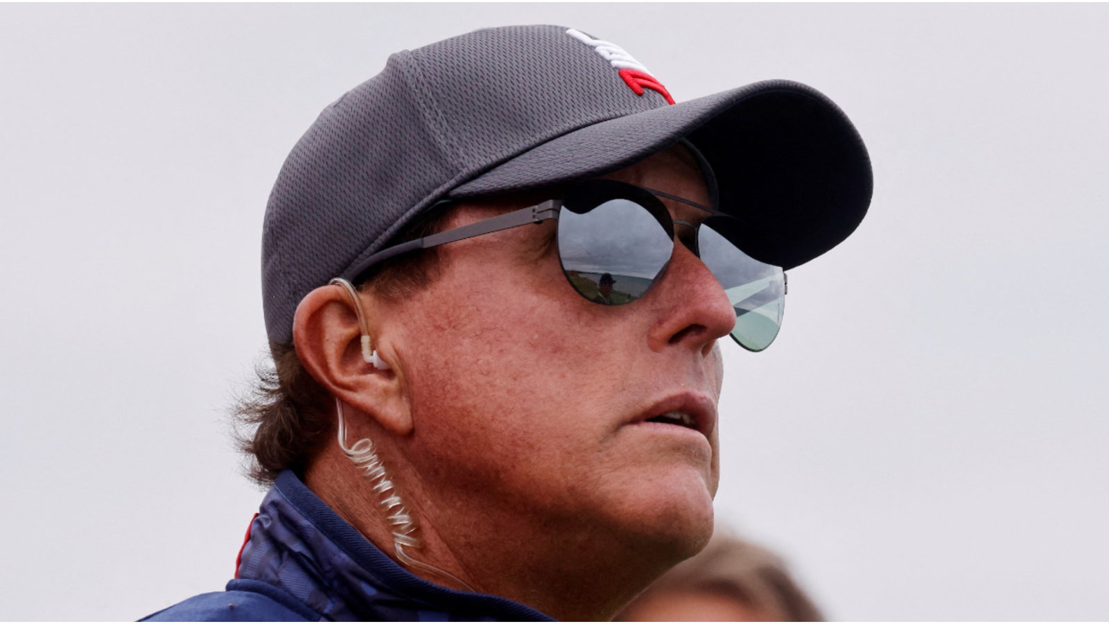 Famed analyst launches blistering attack on "puppet" Phil Mickelson