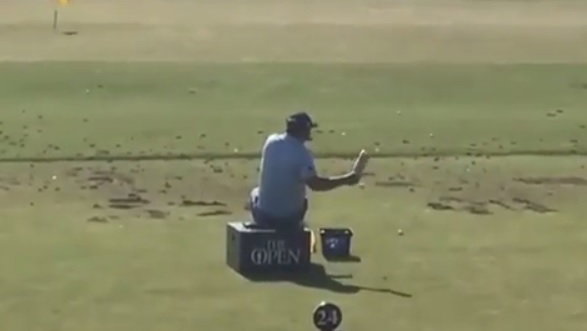 jason dufner does something very strange on the open range
