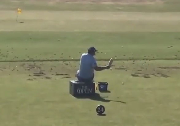 jason dufner does something very strange on the open range