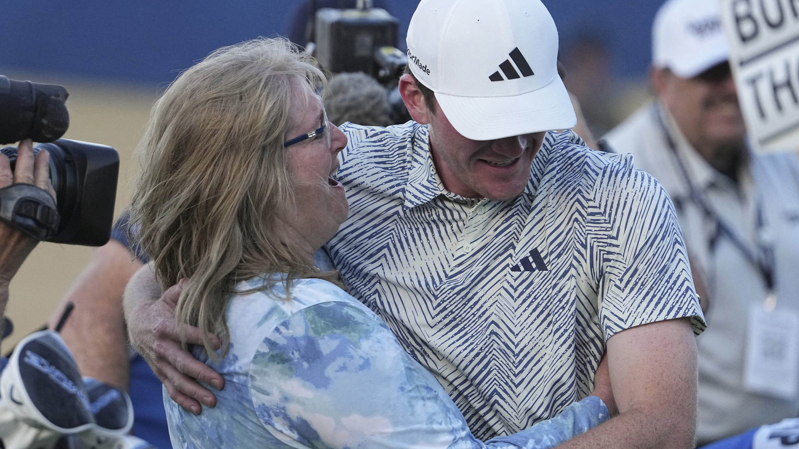 Caddie fired hilarious line about Nick Dunlap's Mum before victory putt