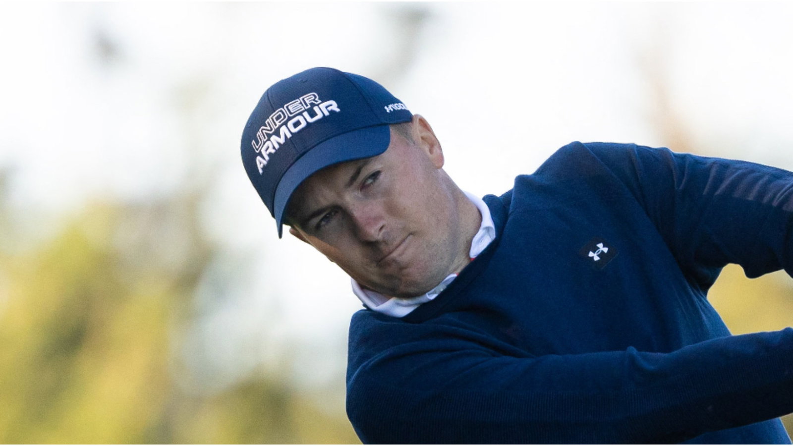 Jordan Spieth narrowly avoids cliff drop as he moves into contention
