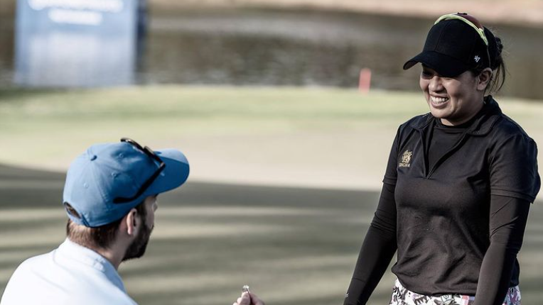 LPGA Tour pro finishes round as boyfriend comes onto green to propose!