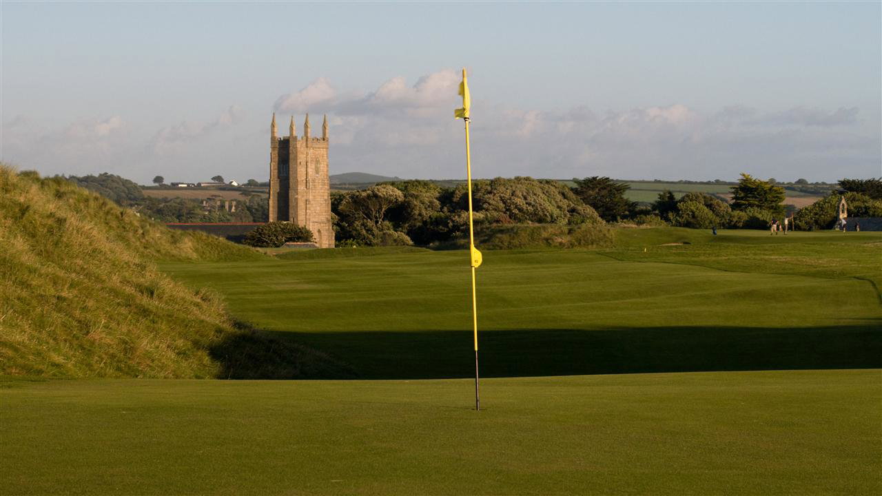 Police officer bitten, another punched while giving first aid as fight erupts at golf club dinner