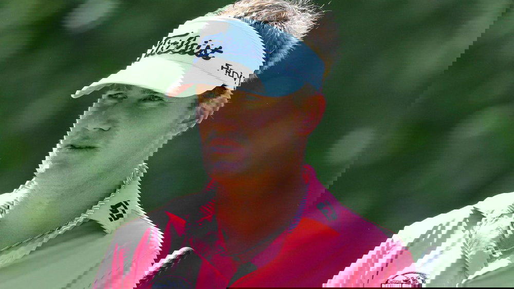 WATCH: Tour pro snaps putter over knee!