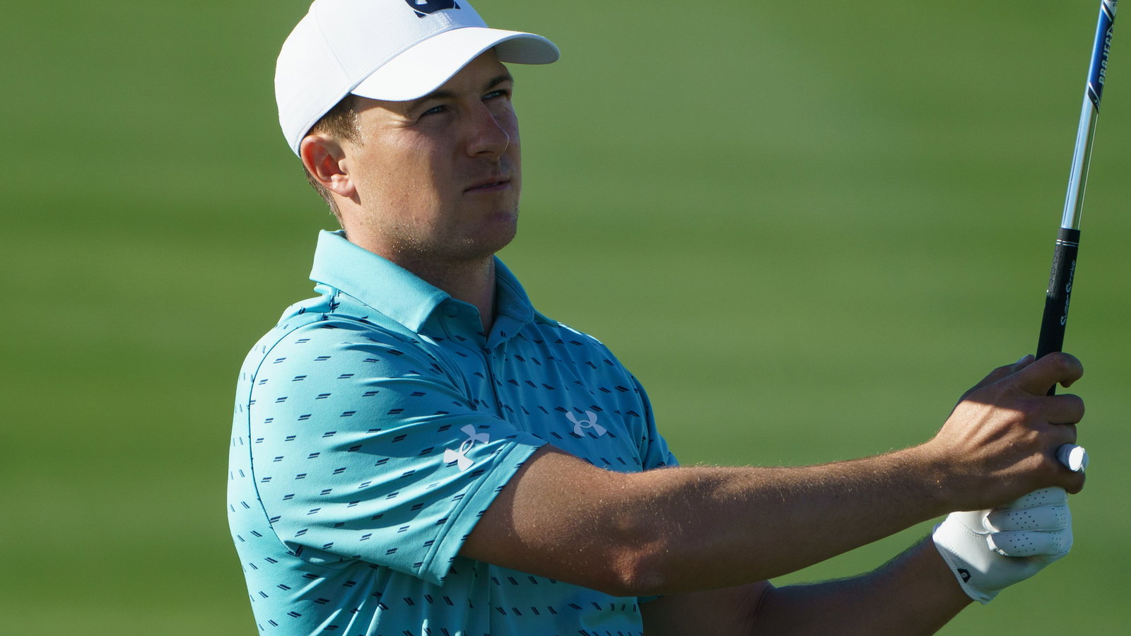 Jordan Spieth moves into Phoenix Open contention on the PGA Tour