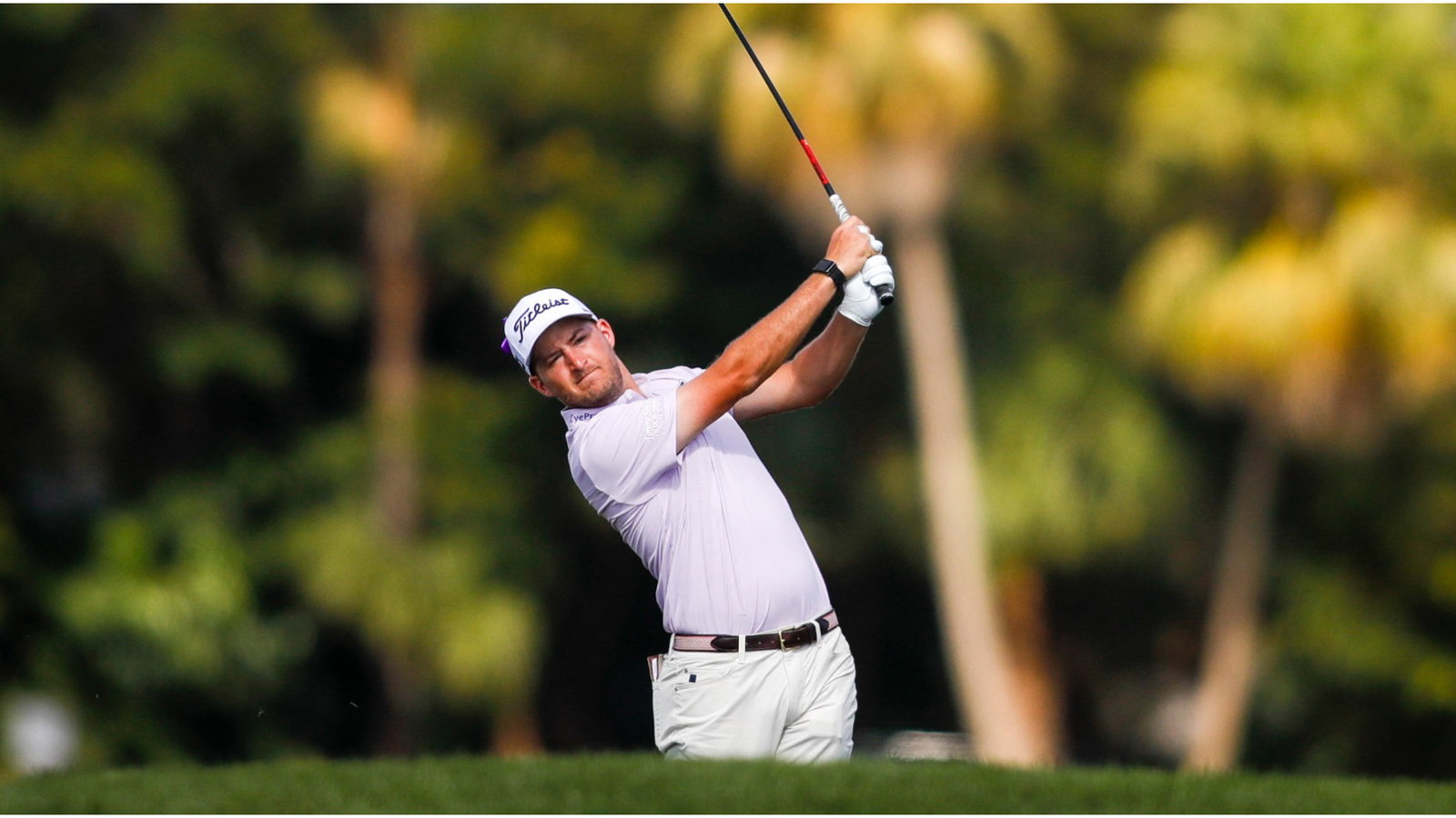 WATCH: Bear Trapped PGA Tour player takes PUTTER from bunker