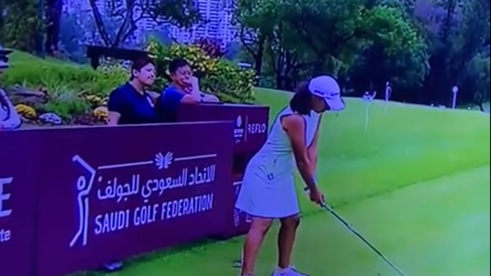 Ladies European Tour pro clips golf fan in face with her driver!