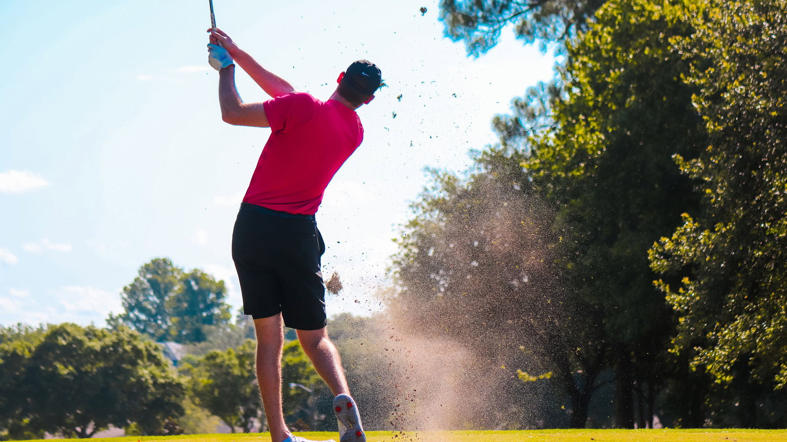 Searches for UK golf breaks surge! Can you guess the new UK hotspot?