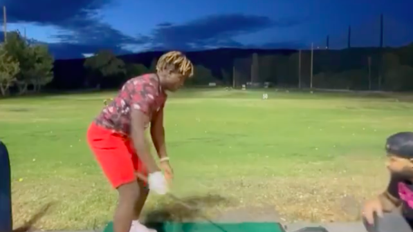 Golf fans react to golfer who SMASHES drive after drive with ONE HAND!