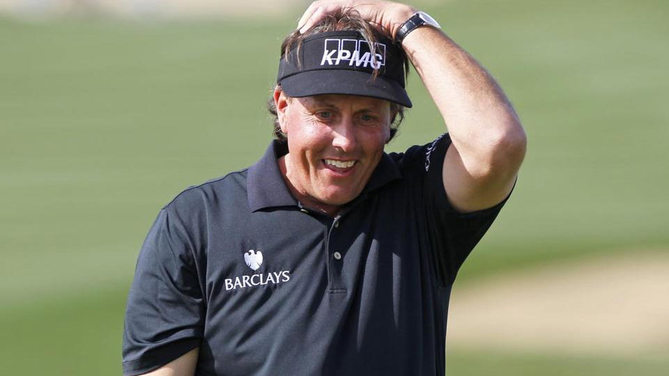 WATCH: When a worm burned Phil Mickelson on the green at The Masters!