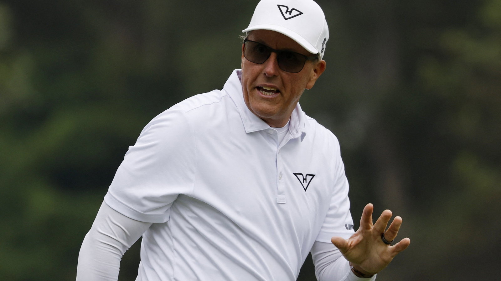 Phil Mickelson confirms shock split just two weeks before The Masters