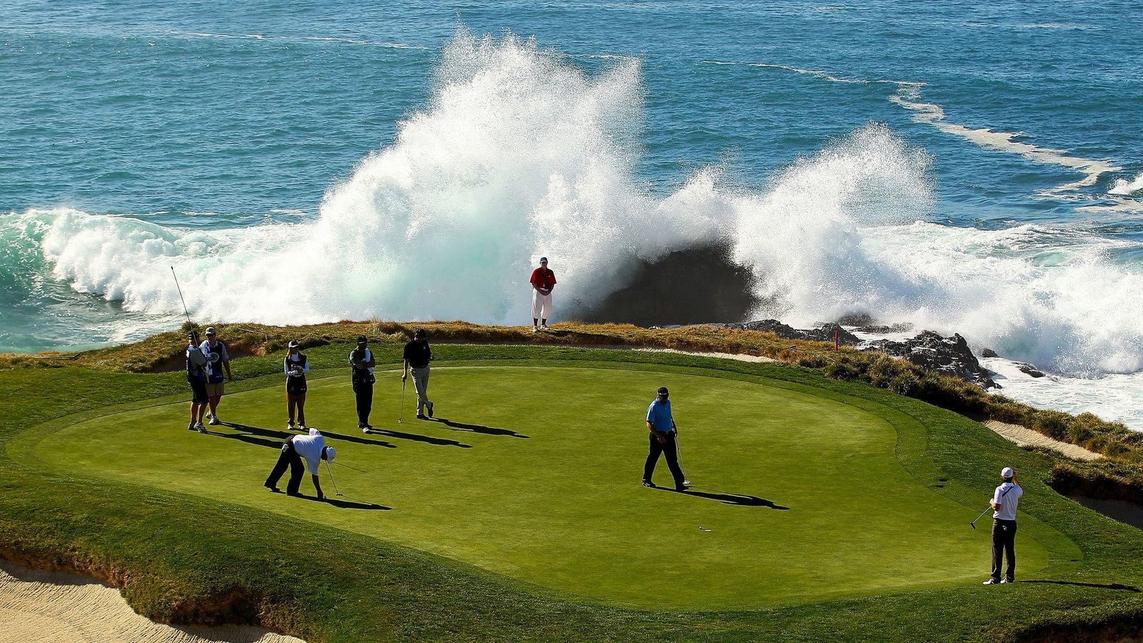 Storm causes CHAOS ahead of AT&T Pebble Beach Pro-Am...