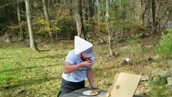 WATCH: Sometimes eating pizza is more important than playing golf!