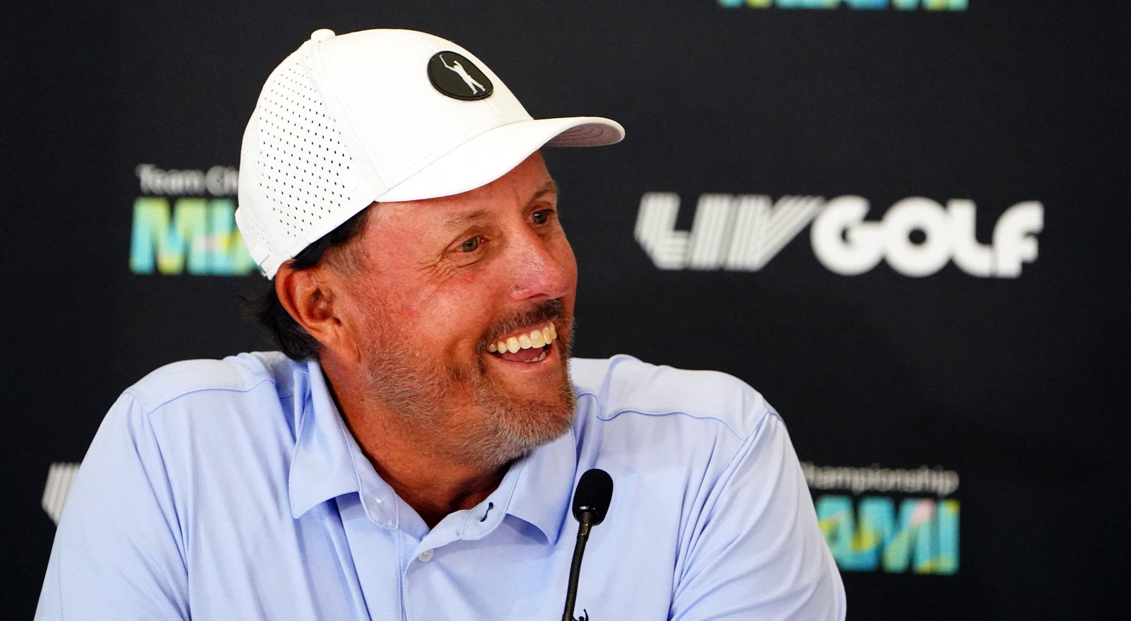 LIV Golf host heaps praise on Phil Mickelson in comms box