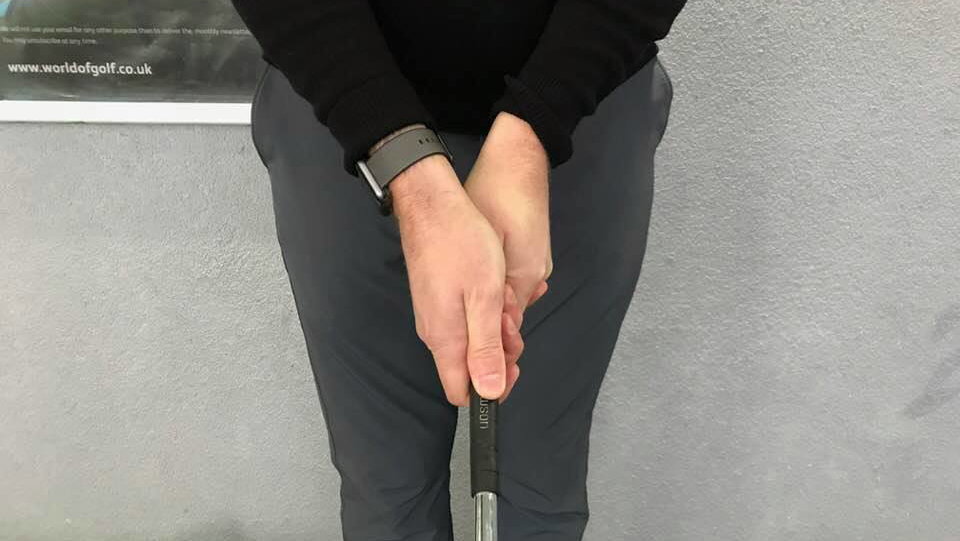 how to hold the putter: common putting grips and their pros and cons
