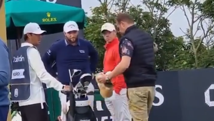 Golf fans react to Rory McIlroy's club being KNICKED by a random golf punter!